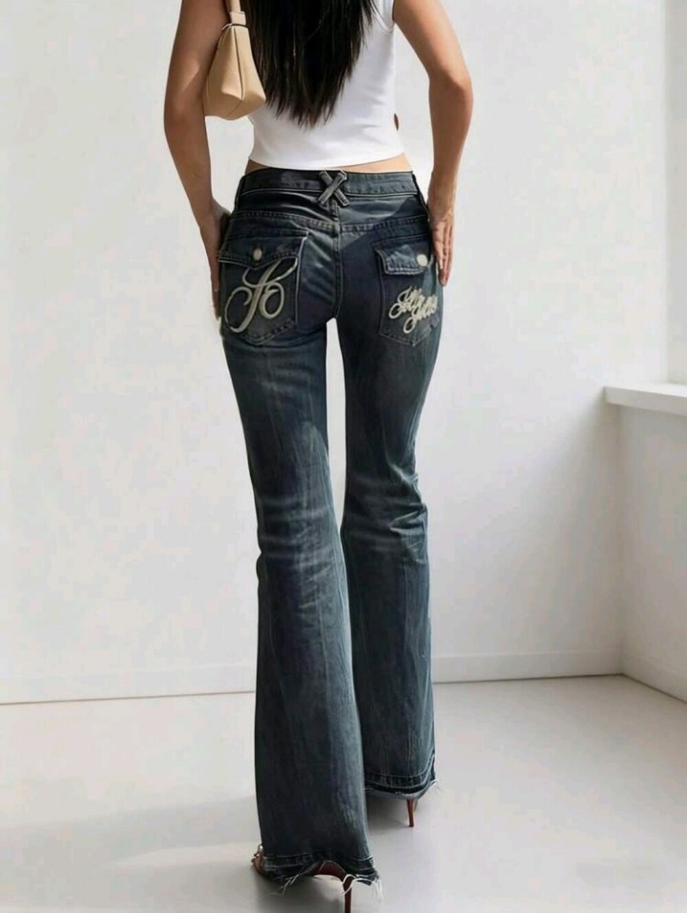 Women's Embroidered Pockets Slim Fit Low Rise Flare Stretchy Fabric Jeans